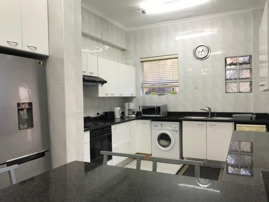 To Let 3 Bedroom Property for Rent in Sea Point Western Cape